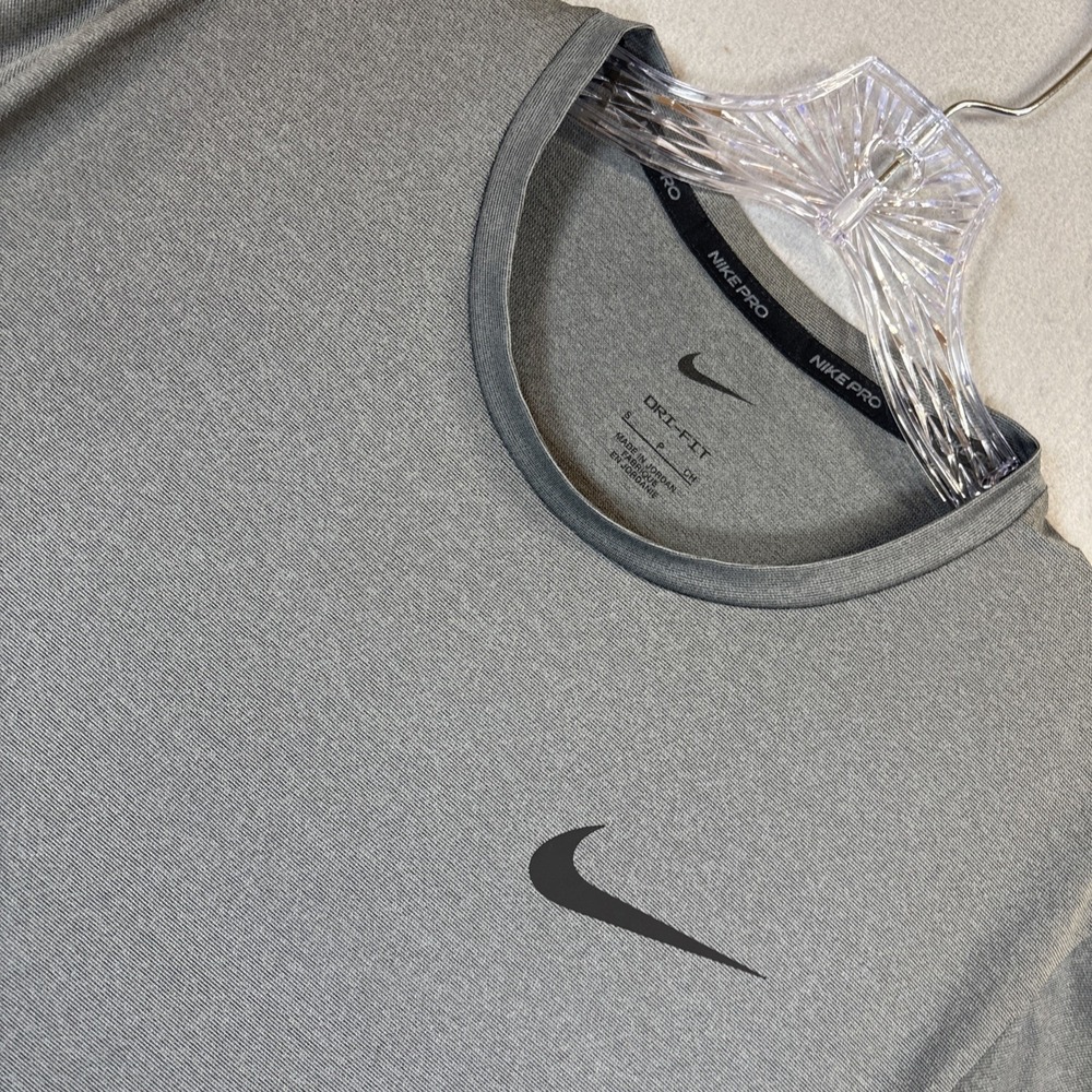 Nike Pro Dri-Fit Training Shirt Gray Swoosh Mens Sz Small Standard Fit